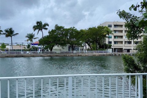 Condominio en venta en Miami Beach, Florida, 1 dormitorio, 80.36 m2 № 1779164 - foto 27