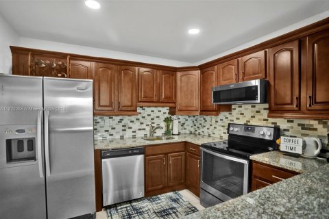 Condominio en venta en Miami Beach, Florida, 1 dormitorio, 80.36 m2 № 1779164 - foto 10