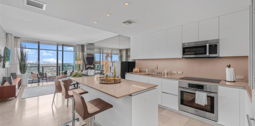 Condominio en Miami, Florida, 1 dormitorio  № 2023819