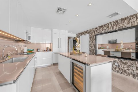 Condominio en venta en Miami, Florida, 1 dormitorio, 82.59 m2 № 2023819 - foto 2