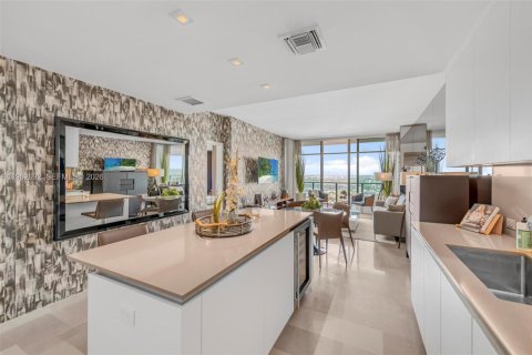 Condominio en venta en Miami, Florida, 1 dormitorio, 82.59 m2 № 2023819 - foto 3