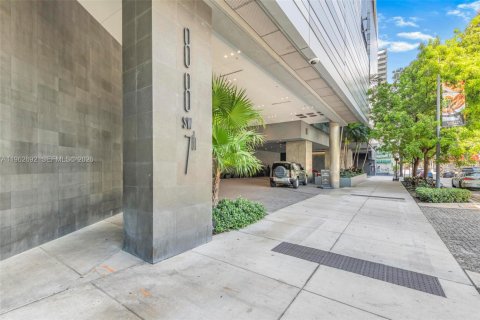 Condominio en venta en Miami, Florida, 1 dormitorio, 82.59 m2 № 2023819 - foto 20