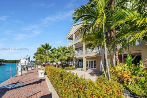 House in Islamorada, Village of Islands, Florida 6 bedrooms № 1870061 - photo 16