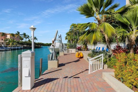 House in Islamorada, Village of Islands, Florida 6 bedrooms № 1870061 - photo 19
