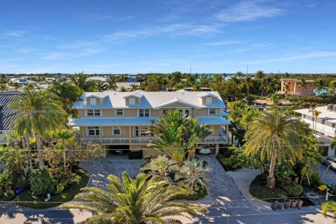 House in Islamorada, Village of Islands, Florida 6 bedrooms № 1870061 - photo 2