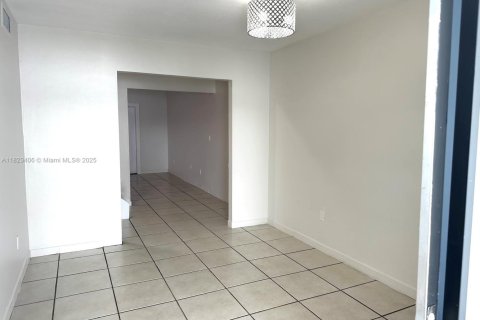 Townhouse in Hialeah, Florida 3 bedrooms, 132.66 sq.m. № 1788545 - photo 24