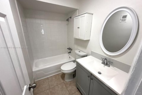 Townhouse in Hialeah, Florida 3 bedrooms, 132.66 sq.m. № 1788545 - photo 16
