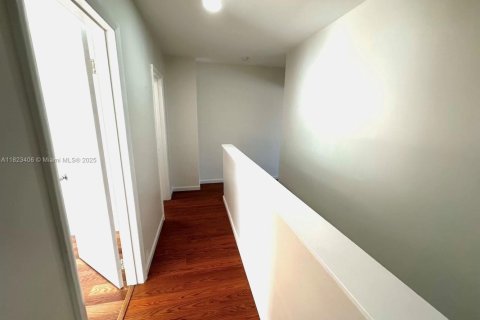 Townhouse in Hialeah, Florida 3 bedrooms, 132.66 sq.m. № 1788545 - photo 11