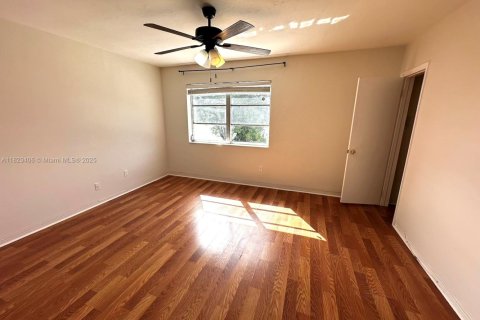 Townhouse in Hialeah, Florida 3 bedrooms, 132.66 sq.m. № 1788545 - photo 14