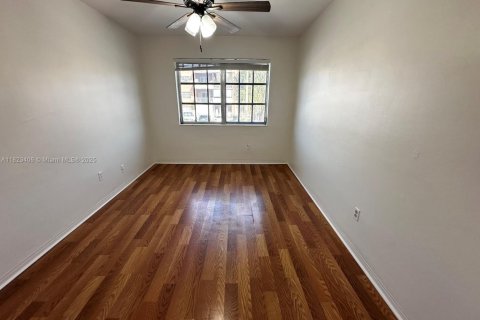 Townhouse in Hialeah, Florida 3 bedrooms, 132.66 sq.m. № 1788545 - photo 13
