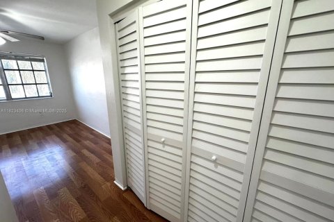 Townhouse in Hialeah, Florida 3 bedrooms, 132.66 sq.m. № 1788545 - photo 15