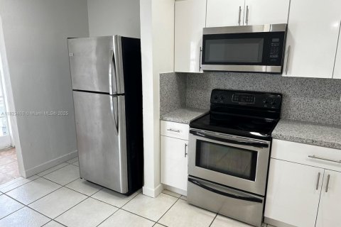 Townhouse in Hialeah, Florida 3 bedrooms, 132.66 sq.m. № 1788545 - photo 26