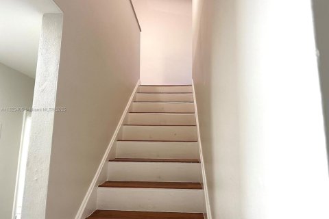 Townhouse in Hialeah, Florida 3 bedrooms, 132.66 sq.m. № 1788545 - photo 9