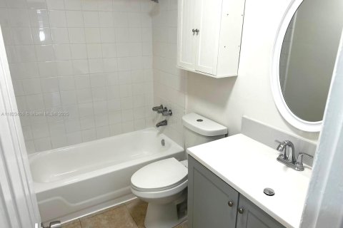 Townhouse in Hialeah, Florida 3 bedrooms, 132.66 sq.m. № 1788545 - photo 17