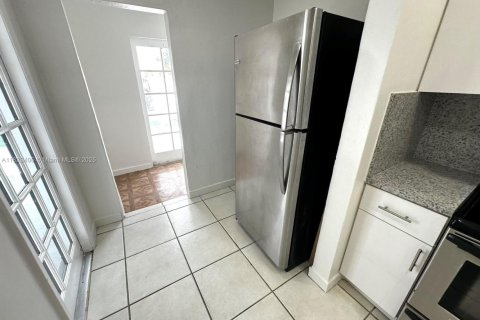 Townhouse in Hialeah, Florida 3 bedrooms, 132.66 sq.m. № 1788545 - photo 30