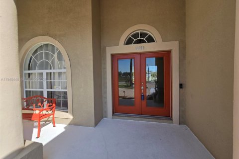 House in Port Charlotte, Florida 3 bedrooms № 2001667 - photo 2