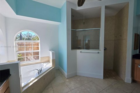 House in Port Charlotte, Florida 3 bedrooms № 2001667 - photo 15