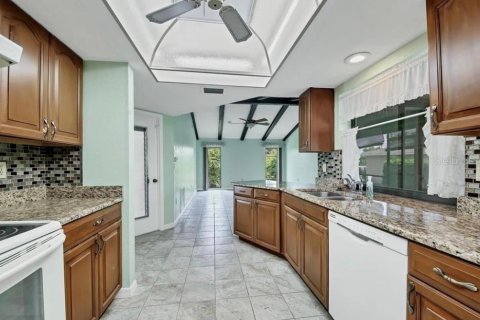 House in Port Charlotte, Florida 2 bedrooms, 132.76 sq.m. № 1851232 - photo 28