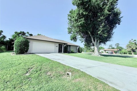 House in Port Charlotte, Florida 2 bedrooms, 132.76 sq.m. № 1851232 - photo 8