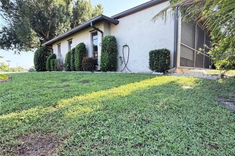 House in Port Charlotte, Florida 2 bedrooms, 132.76 sq.m. № 1851232 - photo 11
