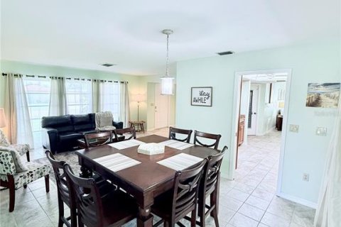 House in Port Charlotte, Florida 2 bedrooms, 132.76 sq.m. № 1851232 - photo 3