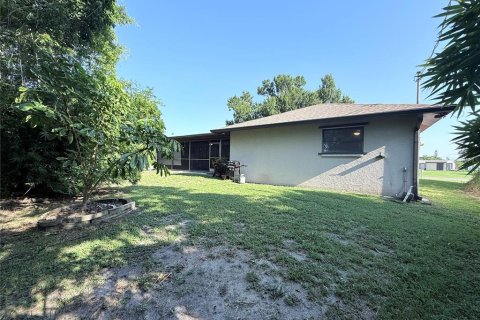 House in Port Charlotte, Florida 2 bedrooms, 132.76 sq.m. № 1851232 - photo 12