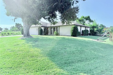 House in Port Charlotte, Florida 2 bedrooms, 132.76 sq.m. № 1851232 - photo 9