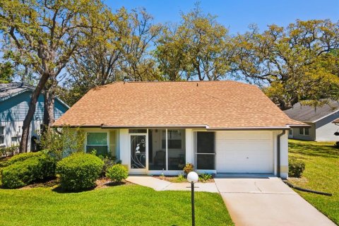House in New Port Richey, Florida 2 bedrooms, 139.54 sq.m. № 1637585 - photo 1