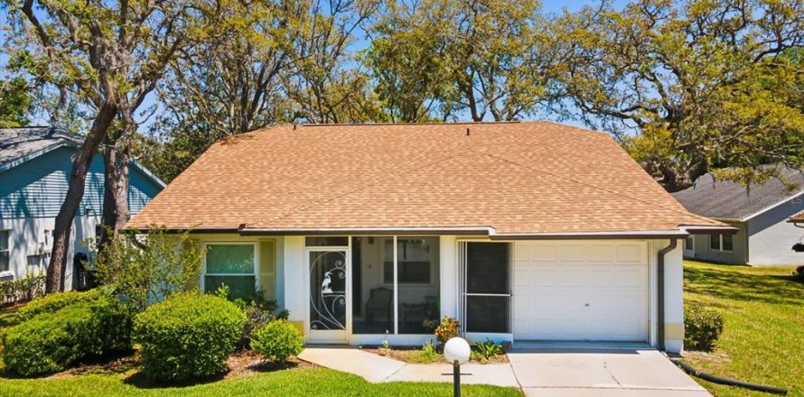 House in New Port Richey, Florida 2 bedrooms, 139.54 sq.m. № 1637585