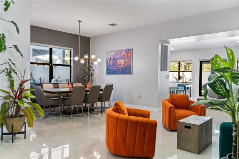 House in Miramar, Florida 4 bedrooms, 211.26 sq.m. № 1727856 - photo 2