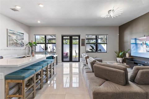 House in Miramar, Florida 4 bedrooms, 211.26 sq.m. № 1727856 - photo 7