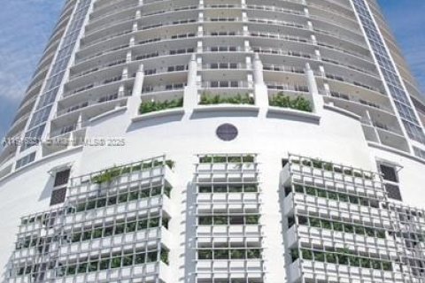 Copropriété à vendre à Miami, Floride: 46.73 m2 № 1971096 - photo 2