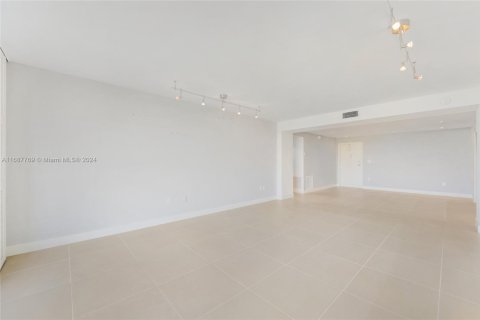 Condo in Key Biscayne, Florida, 2 bedrooms  № 1874648 - photo 11