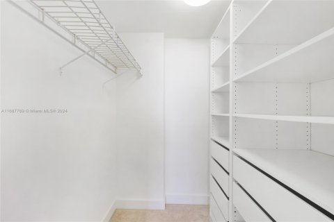 Condo in Key Biscayne, Florida, 2 bedrooms  № 1874648 - photo 8