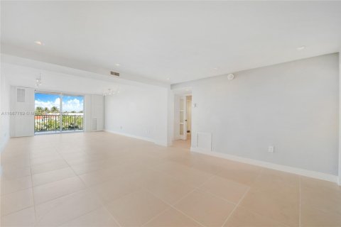 Condo in Key Biscayne, Florida, 2 bedrooms  № 1874648 - photo 2