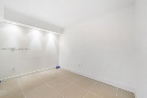 Condo in Key Biscayne, Florida, 2 bedrooms  № 1874648 - photo 14