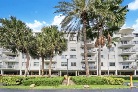 Condo in Key Biscayne, Florida, 2 bedrooms  № 1874648 - photo 1