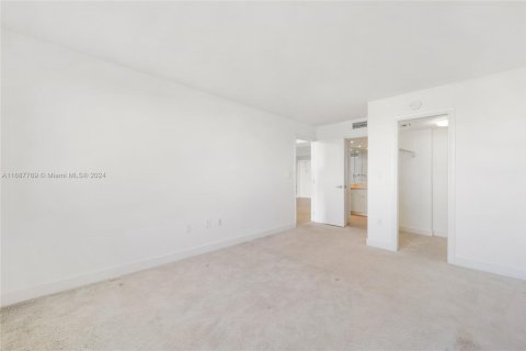 Condo in Key Biscayne, Florida, 2 bedrooms  № 1874648 - photo 6