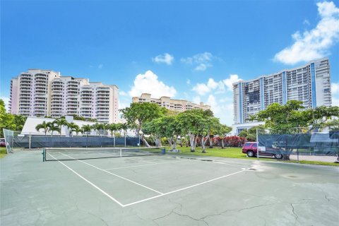 Condo in Key Biscayne, Florida, 2 bedrooms  № 1874648 - photo 18