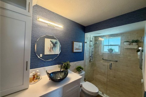 House in Apollo Beach, Florida 3 bedrooms, 172.24 sq.m. № 2317502 - photo 21