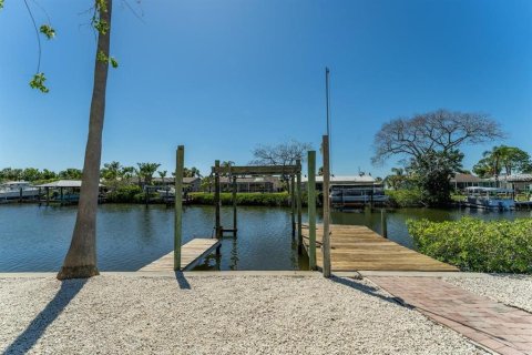 House in Apollo Beach, Florida 3 bedrooms, 172.24 sq.m. № 2317502 - photo 29