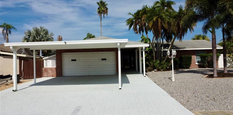 House in Apollo Beach, Florida 3 bedrooms, 172.24 sq.m. № 2317502