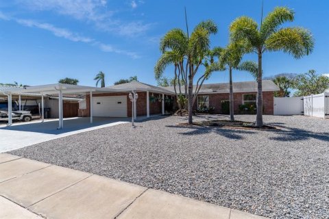 House in Apollo Beach, Florida 3 bedrooms, 172.24 sq.m. № 2317502 - photo 3