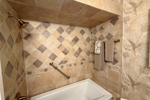 House in Apollo Beach, Florida 3 bedrooms, 172.24 sq.m. № 2317502 - photo 24