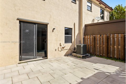 Touwnhouse à vendre à Homestead, Floride: 3 chambres, 169.92 m2 № 2066544 - photo 15