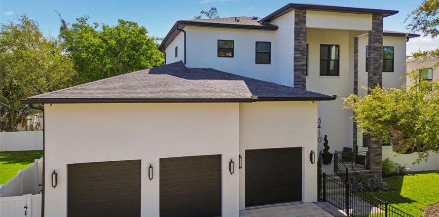 Casa en Tampa, Florida 4 dormitorios, 279.54 m2 № 2215604