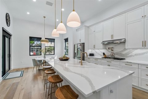 Casa en venta en Tampa, Florida, 4 dormitorios, 279.54 m2 № 2215604 - foto 27