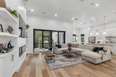 Casa en venta en Tampa, Florida, 4 dormitorios, 279.54 m2 № 2215604 - foto 24