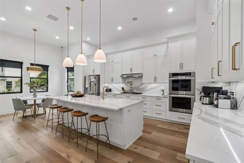 Casa en venta en Tampa, Florida, 4 dormitorios, 279.54 m2 № 2215604 - foto 26