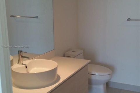 Condo in Miami, Florida, 2 bedrooms  № 1729605 - photo 9